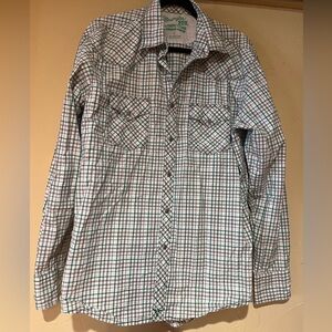 New but washed no tags. Wrangler snap button up long sleeve men’s shirt large